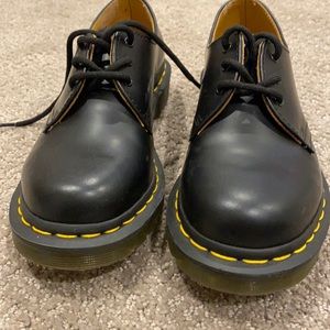Low doc martens-black-size 5